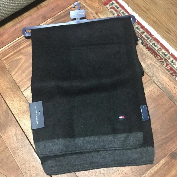 Tommy Hilfiger Men’s Scarf - Picture 2 of 7